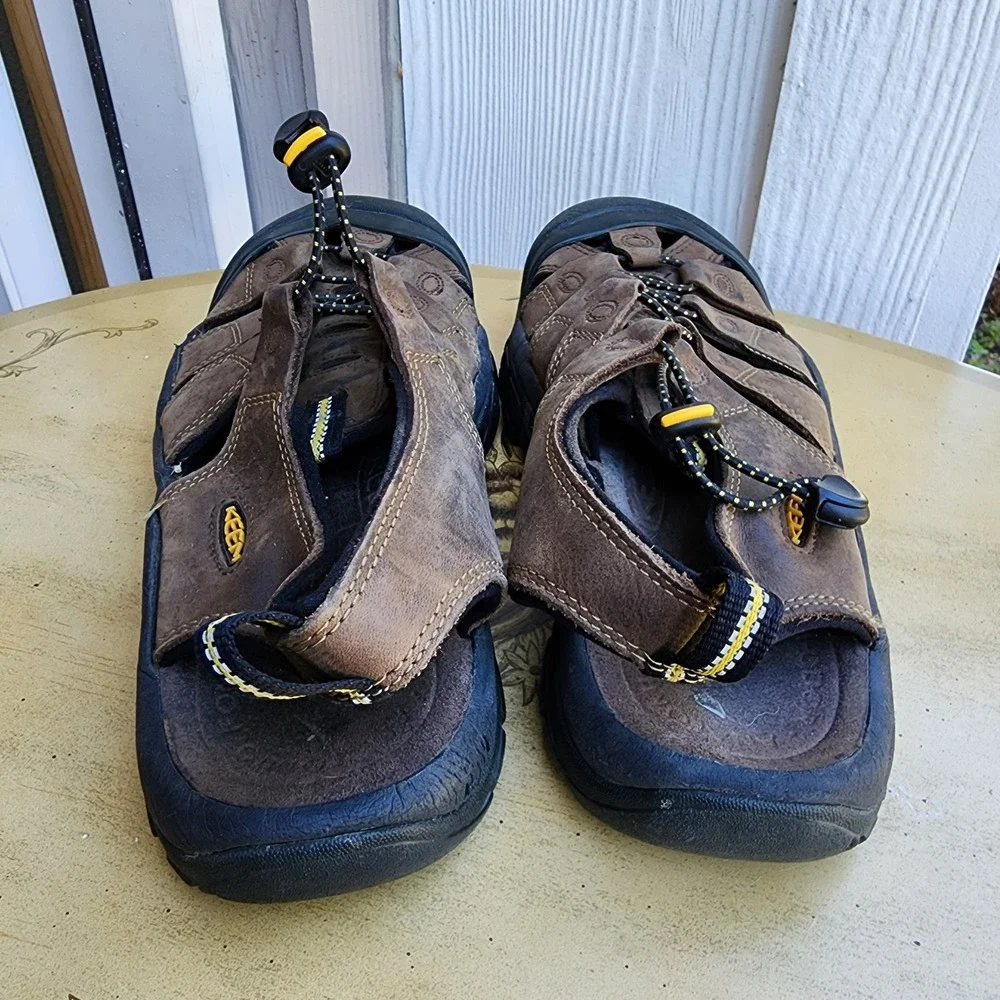 Keen Sz 9 Brown Leather Newport Water Shoes Sandals Hiking Gorpcore Outdoors